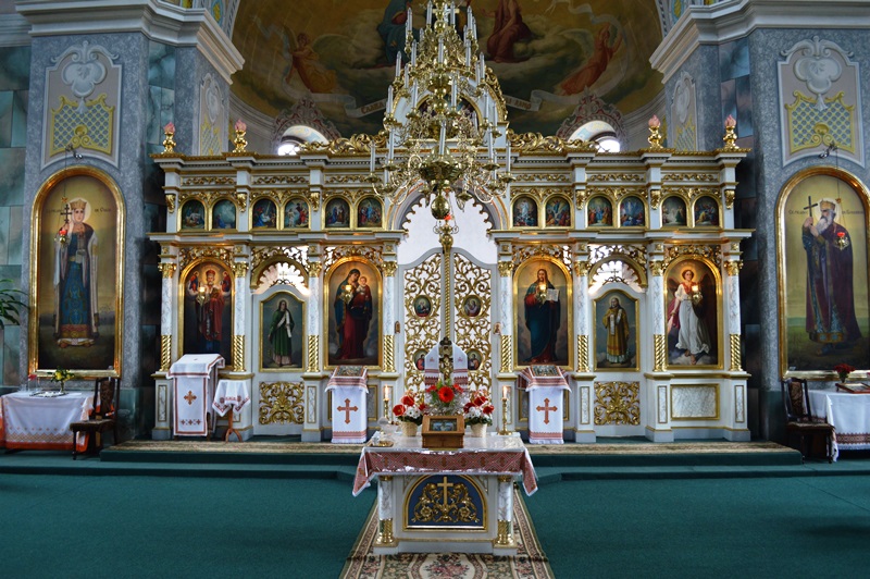 Іконостас храму Пресвятої Трійці в Снятині