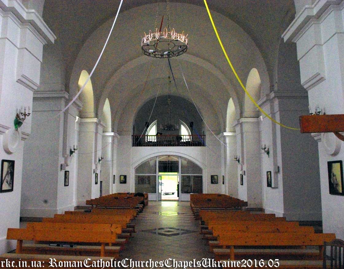 Снятинський Костел Матері Божої святого Скапулярію в середині