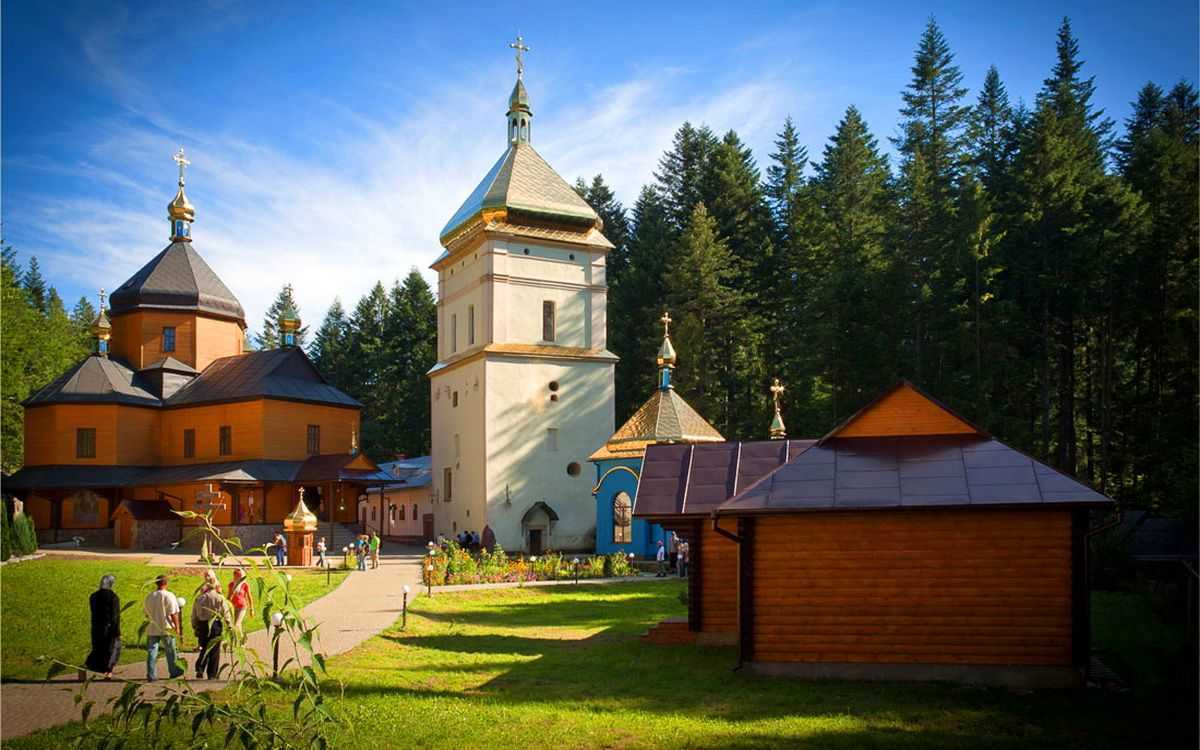 Манявський Скит в селі Манява