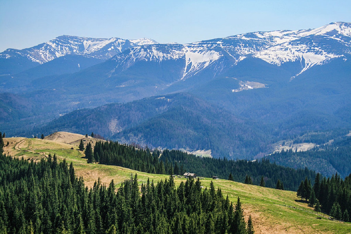 Панорама на Чорногірський хребет