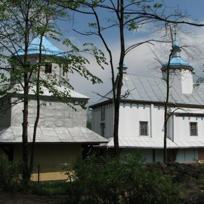 Дерев'яна Покровська церква в Маняві