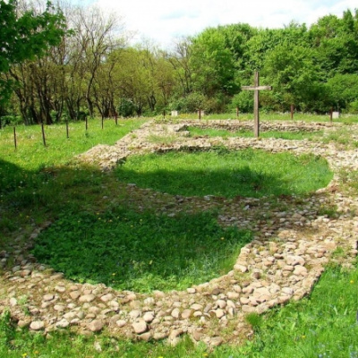Фундаменти сакральних пам'яток в селі Крилос