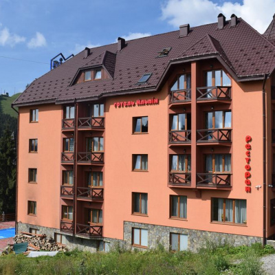 Готель 'Альпін' в селі Поляниця