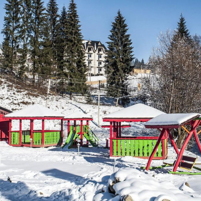Приватна садиба 'Ski Xaтa' Буковель
