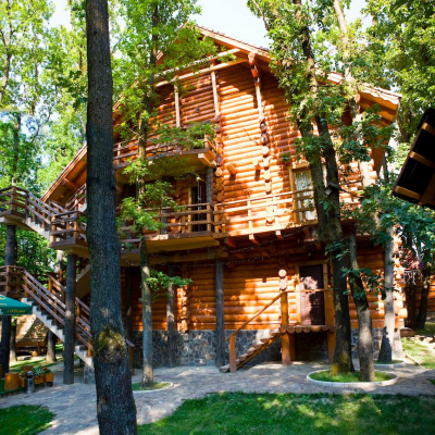 Готельно-розважальний комплекс 'Praha Wood House' Ужгород