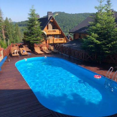 Вілла 'VIP HOUSES Карпати Мигово' (літній басейн, тераса)